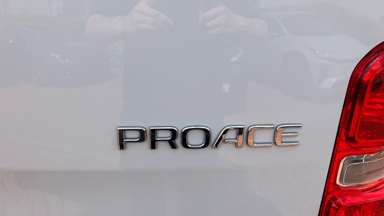Toyota Proace L2 Diesel 2.0D 145 Icon Van